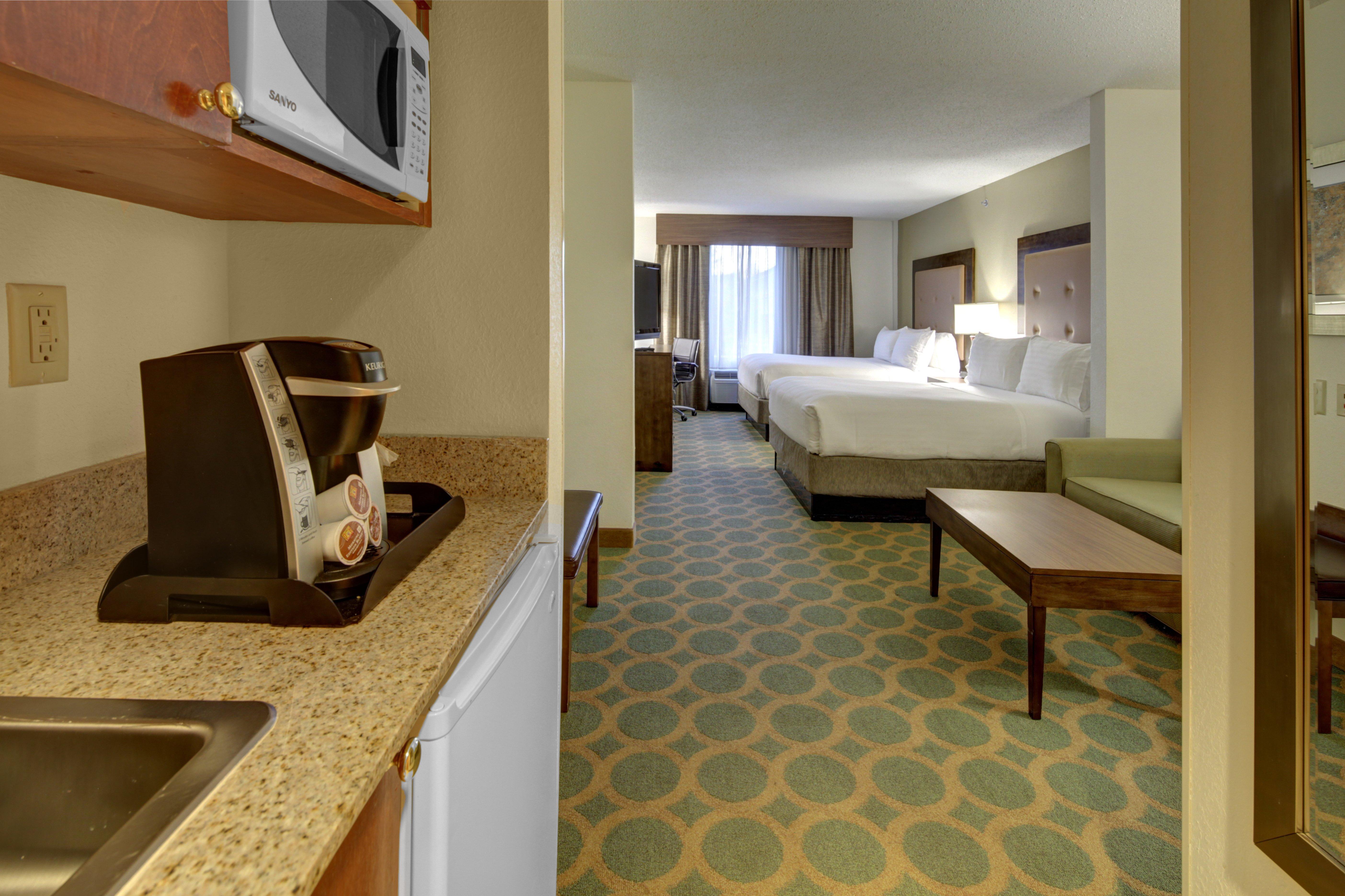 Holiday Inn Express Hotel & Suites Emporia By Ihg Εξωτερικό φωτογραφία