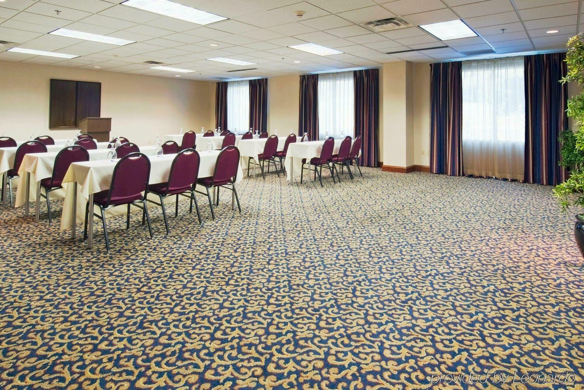 Holiday Inn Express Hotel & Suites Emporia By Ihg Εξωτερικό φωτογραφία